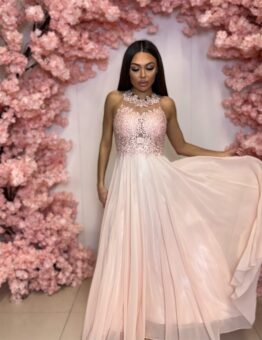 Šaty Bugatti - dlouhé meruňkové společenské šaty s krajkovým halter živůtkem a šifonovou sukní - meruňkové