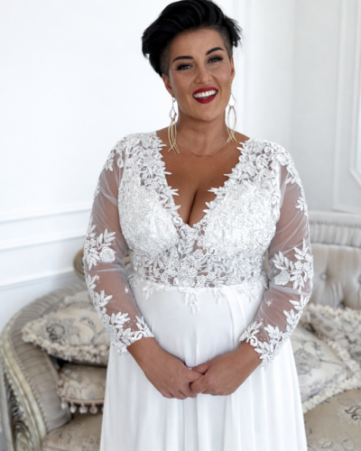 Svatební šaty s dlouhými krajkovými rukávy a lehkou šifonovou sukní