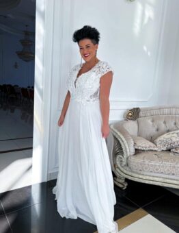 Svatební šaty A-line s krajkovým živůtkem a hlubokým výstřihem V